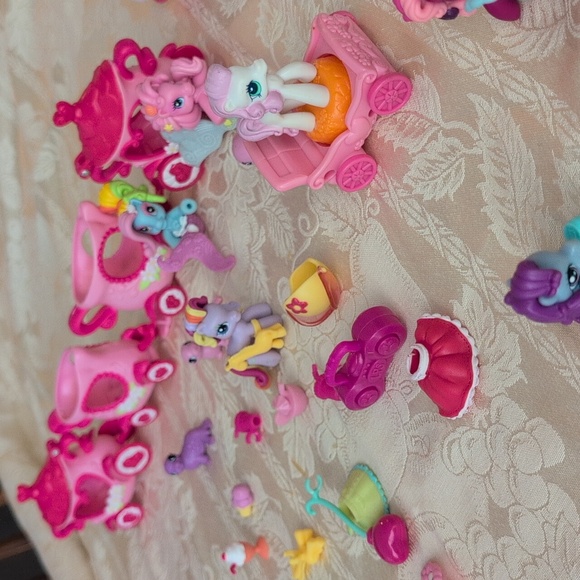 My Little Ponies, Accessories & Train. Discontinued Lot Of 28 Ponies! 2000-2010 - Picture 6 of 16